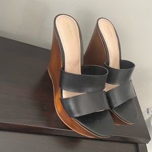 Aldo wedge sandals. Size 8.5, never worn.
